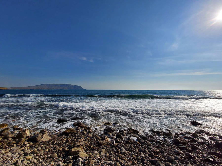 Песчаный пляж в Крыму